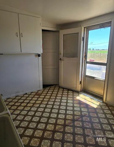 $330,000 | 975 West 100th Street South, Paul, ID 83347