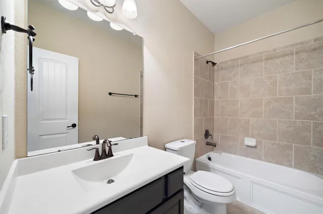 $525,000 | 2 Painted Post Place, Spring, TX 77389