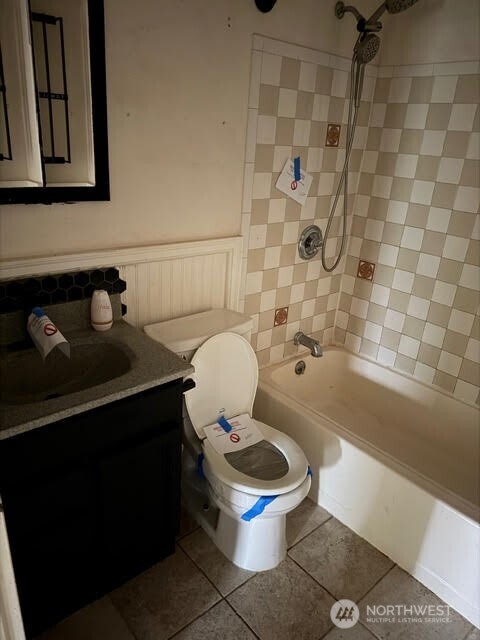 3715 Spokane Street Tacoma, WA 98404 - Photo 19 of 22 a bathroom with a toilet a sink and bathtub