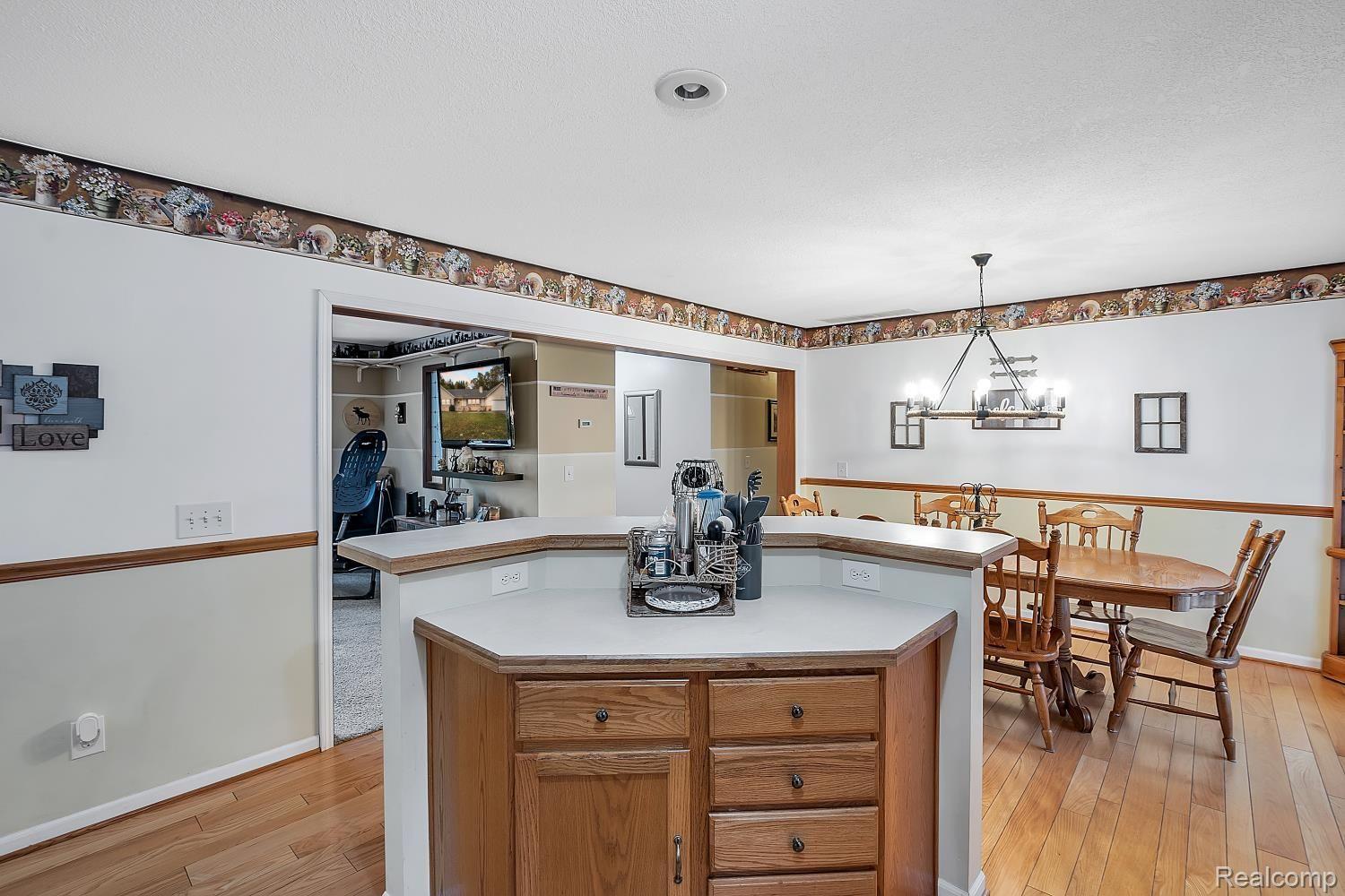 37040 South Huron Road New Boston, MI 48164 - Photo 19 of 27 Gallery Image 19