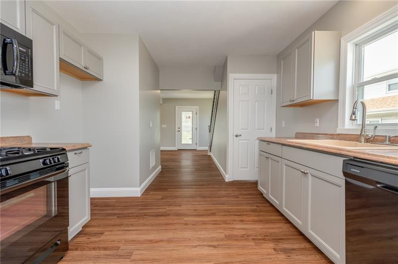 2160 Brodhead Road Aliquippa, PA 15001 - Photo 8 of 19 19X11 Kitchen.