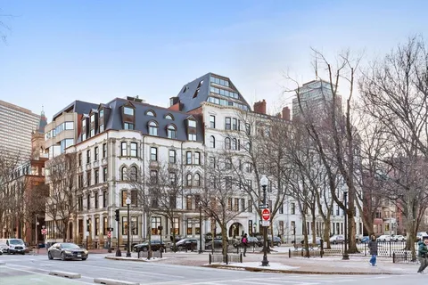 $675,000 | 160 Commonwealth Avenue, Unit 410, Boston, MA 02116