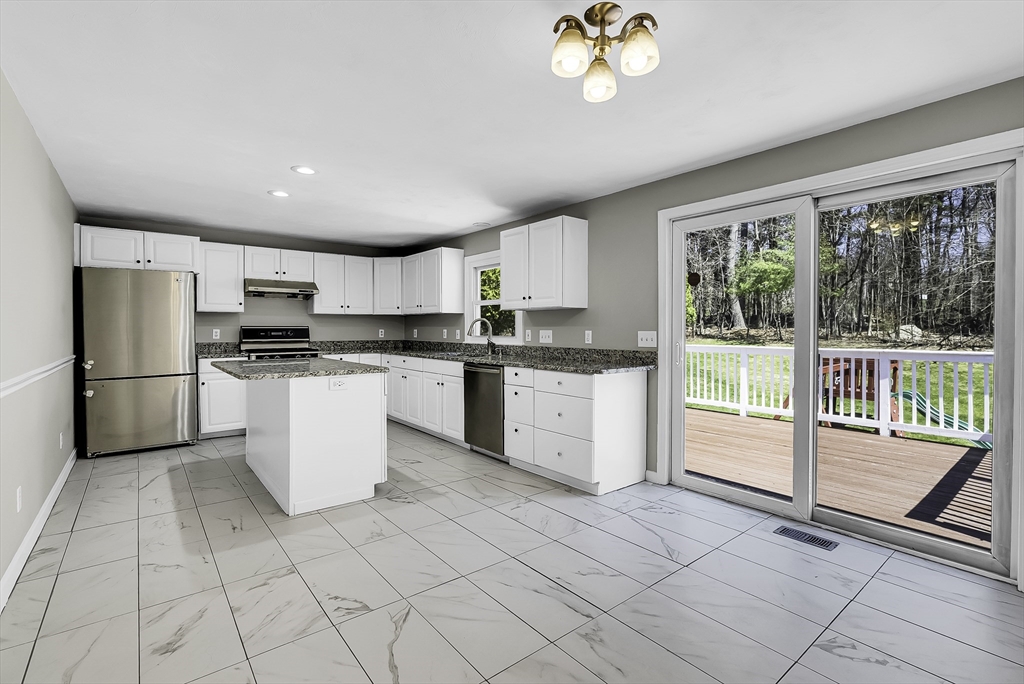 12 Sycamore Road Shrewsbury, MA 01545 - Photo 4 of 38 Gallery Image 4