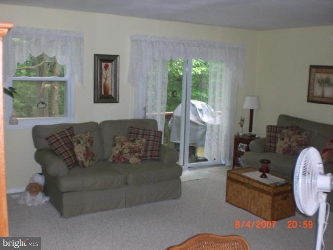 9370 Pan Ridge Road Parkville, MD 21234 - Photo 5 of 15 Living Room