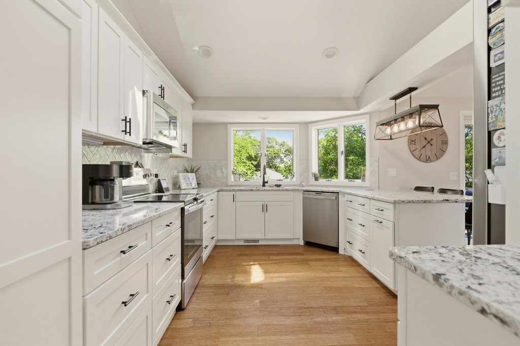 7 Friar Tuck Road Warwick, RI 02886 - Photo 10 of 49