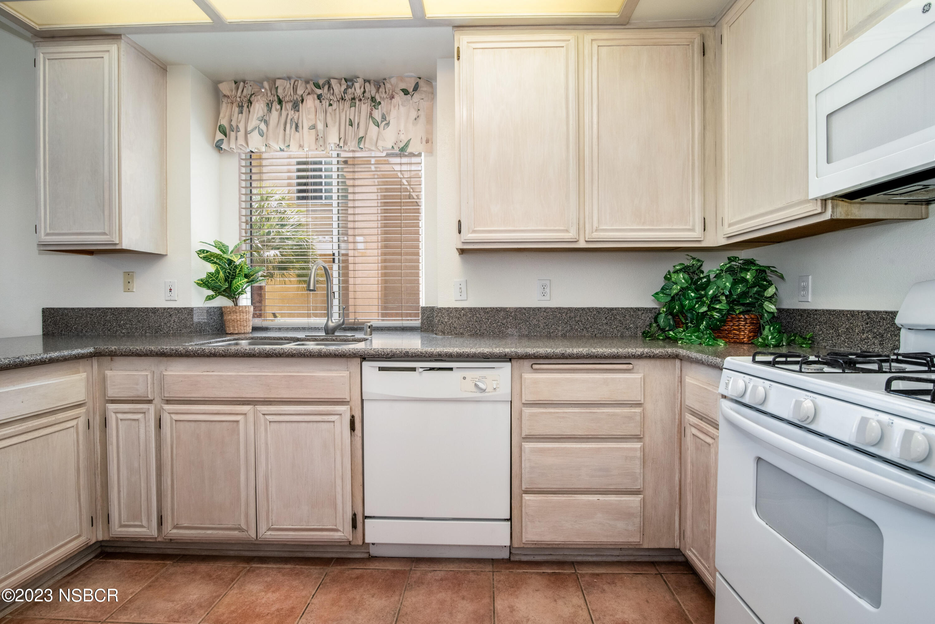 1221 Westbrook Drive Lompoc, CA 93436 - Photo 6 of 20 004_KKP 8476