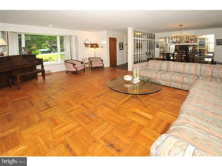 8104 Heacock Lane Wyncote, PA 19095 - Photo 6 of 18 Living Room
