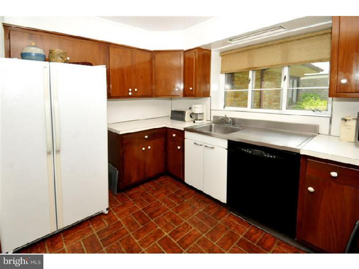 8104 Heacock Lane Wyncote, PA 19095 - Photo 8 of 18 Kitchen