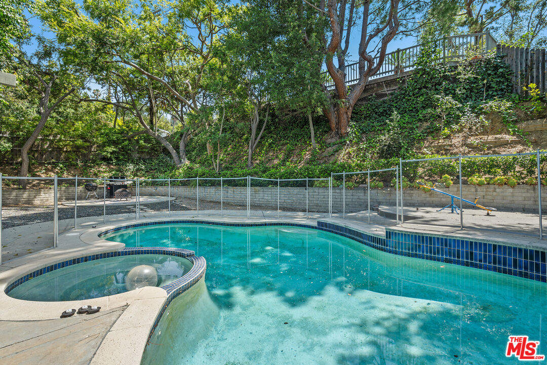 3641 Woodcliff Road Los Angeles, CA 91403 - Photo 23 of 26