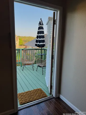 a view of livingroom with furniture