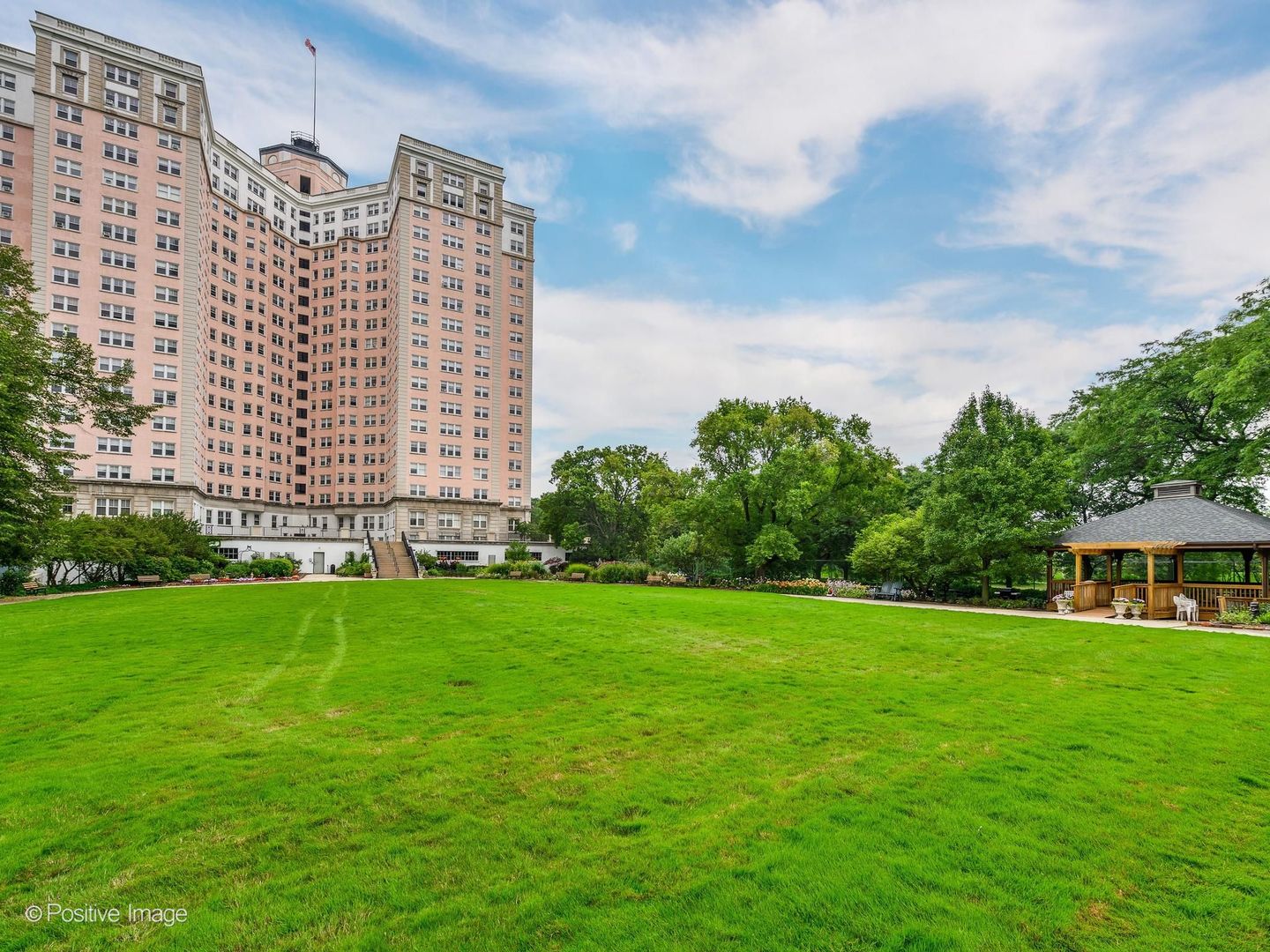 5555 North Sheridan Road, Unit 807 Chicago, IL 60640 - Photo 24 of 34