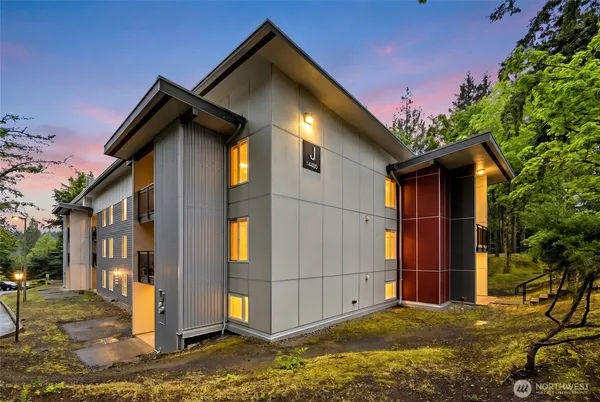 $315,000 | 14620 Northeast 31st Street, Unit J102, Bellevue, WA 98007