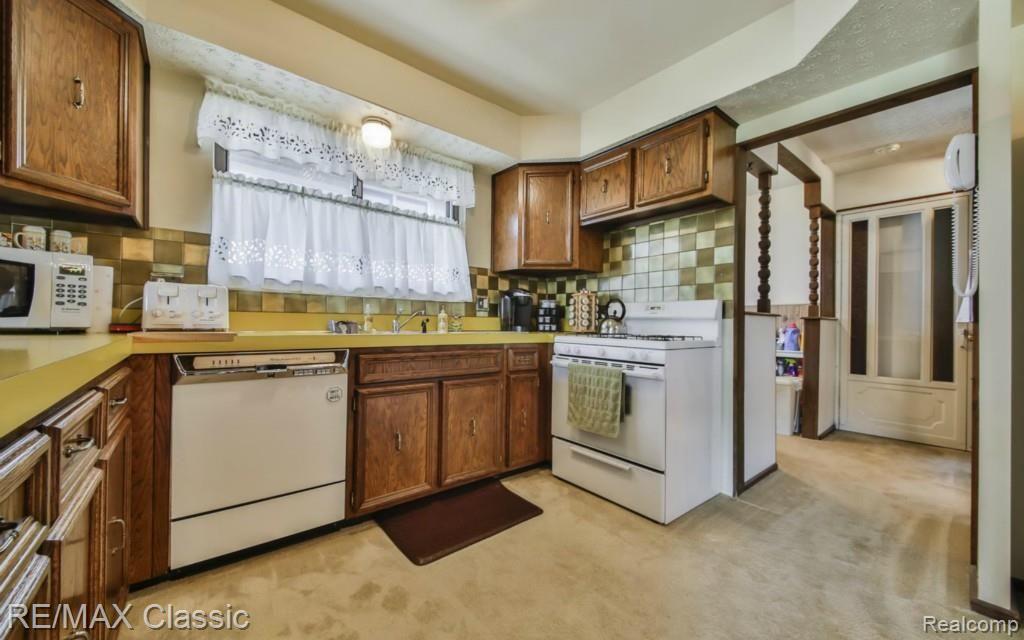 5979 Wedgewood Road Canton, MI 48187 - Photo 6 of 24 15-photo-web-1680x1050-209659.jpg