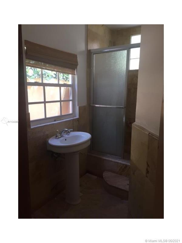 2002 Alton Road, Unit COTTAGE Miami Beach, FL 33140 - Photo 3 of 9