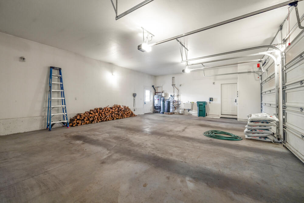 11944 Kestrel Road Klamath Falls, OR 97601 - Photo 115 of 121 Oversized 3 Car Garage