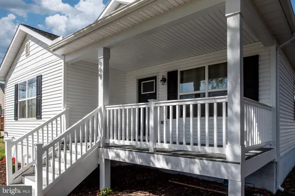 $334,900 | 669 Lakeview Drive, Colonial Beach, VA 22443