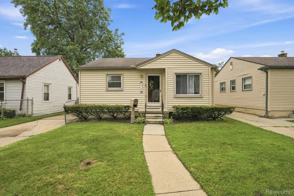 $249,900 | 5735 Silvery Lane, Dearborn Heights, MI 48127