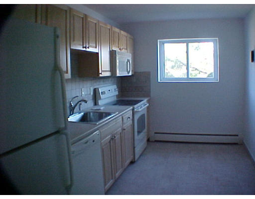 19-4 Westgate Road, Unit 4 Boston, MA 02467 - Photo 2 of 5