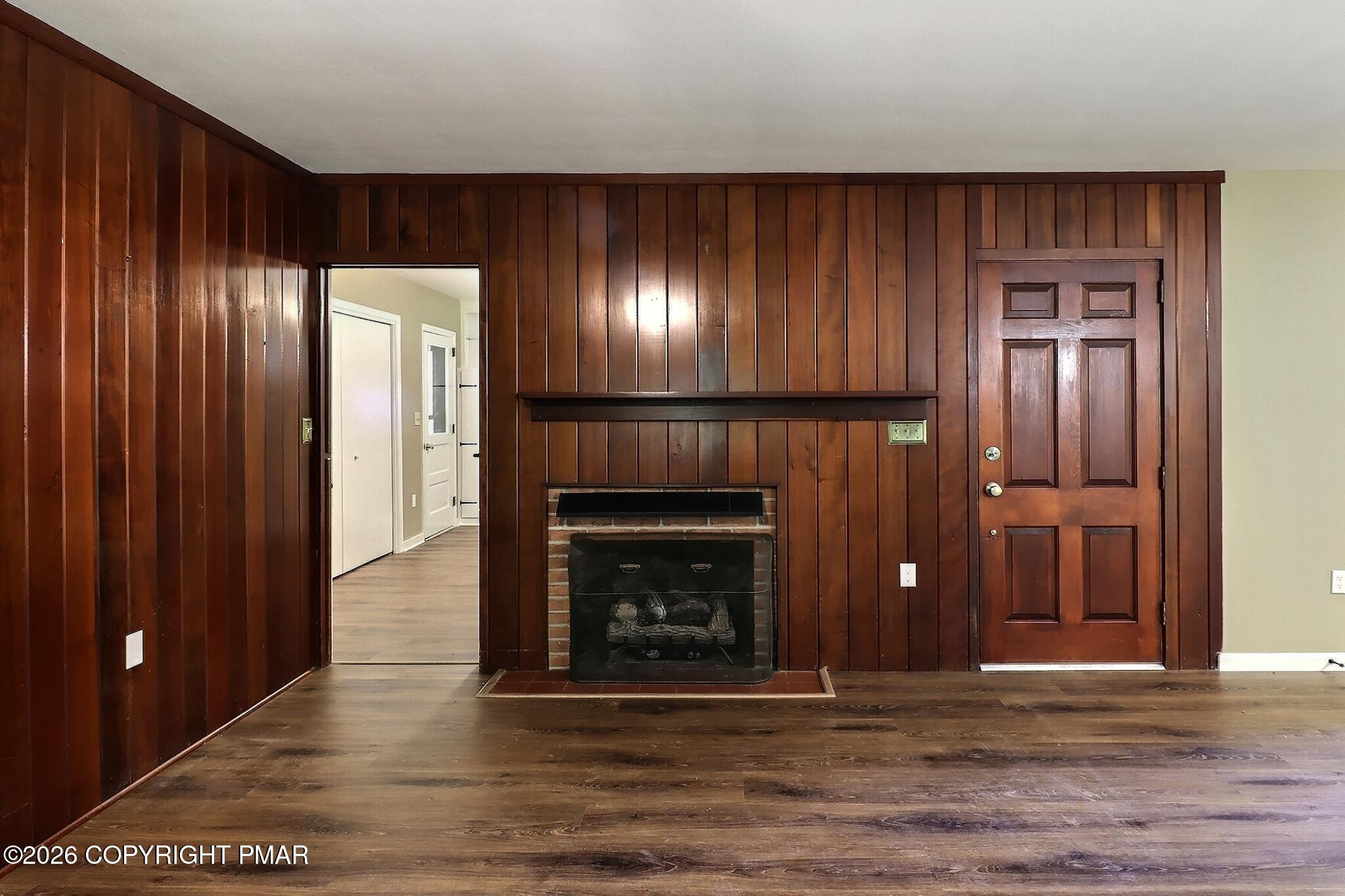 307 Foxglove Road Stroudsburg, PA 18360 - Photo 14 of 41 Family Room