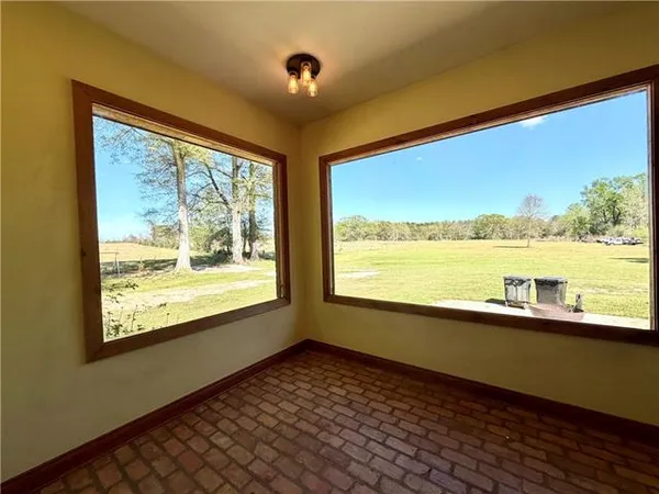 $350,000 | 67556 South River Road, Kentwood, LA 70444