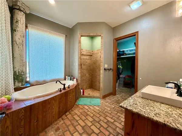 $350,000 | 67556 South River Road, Kentwood, LA 70444