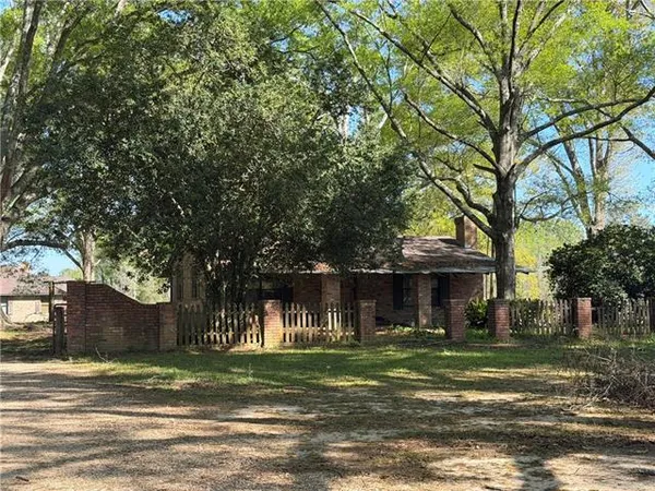 $350,000 | 67556 South River Road, Kentwood, LA 70444