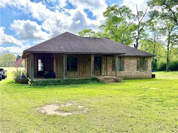 $350,000 | 67556 South River Road, Kentwood, LA 70444