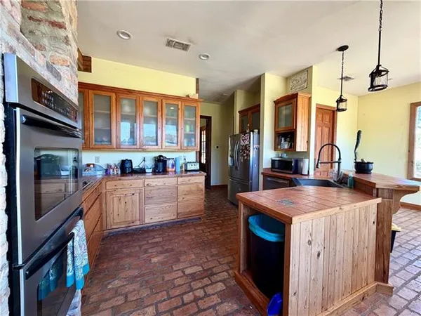 $350,000 | 67556 South River Road, Kentwood, LA 70444