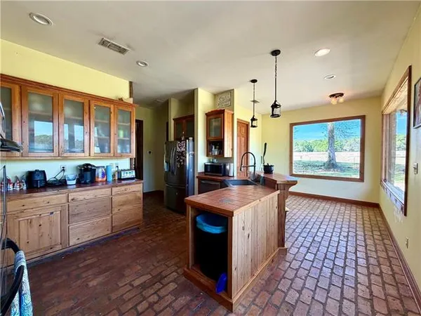 $350,000 | 67556 South River Road, Kentwood, LA 70444