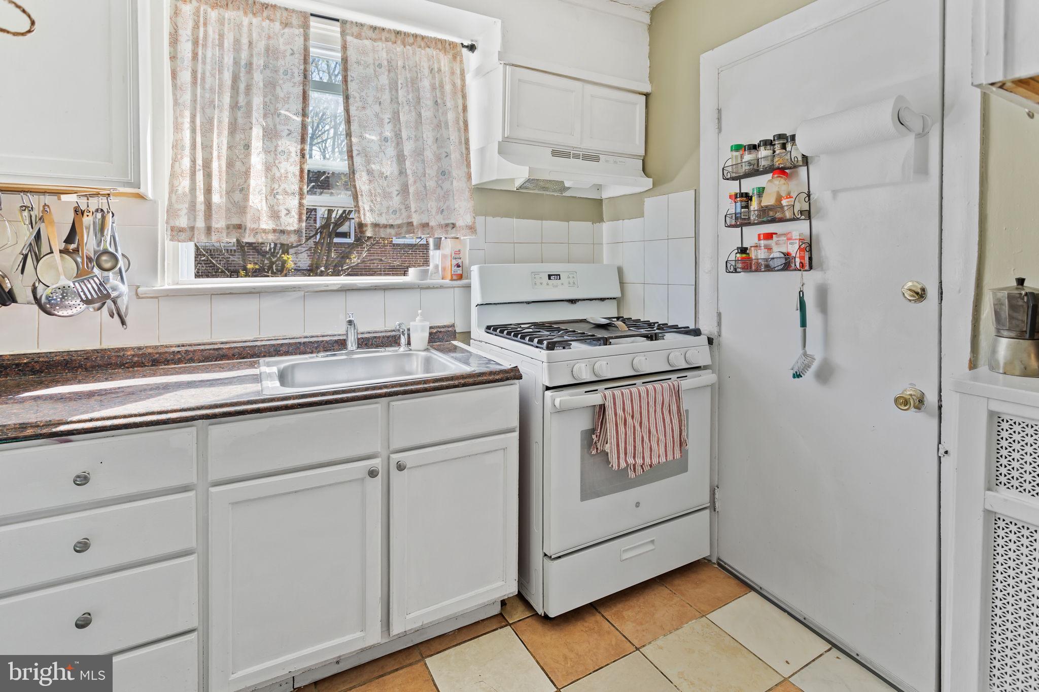 593 Timberlake Road Upper Darby, PA 19082 - Photo 8 of 22