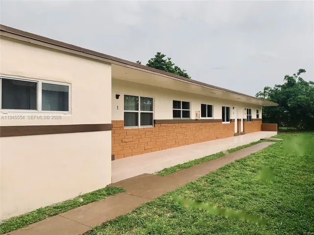 $1,700 | 609 Northwest 2nd Avenue, Unit 4, Hallandale Beach, FL 33009