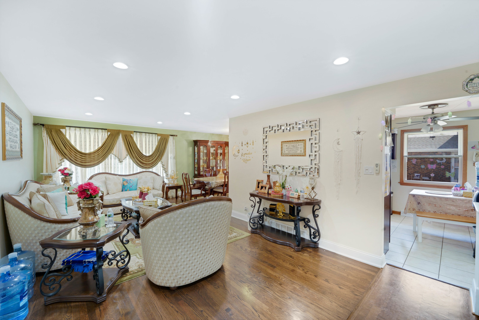 7849 79th Place Bridgeview, IL 60455 - Photo 4 of 30