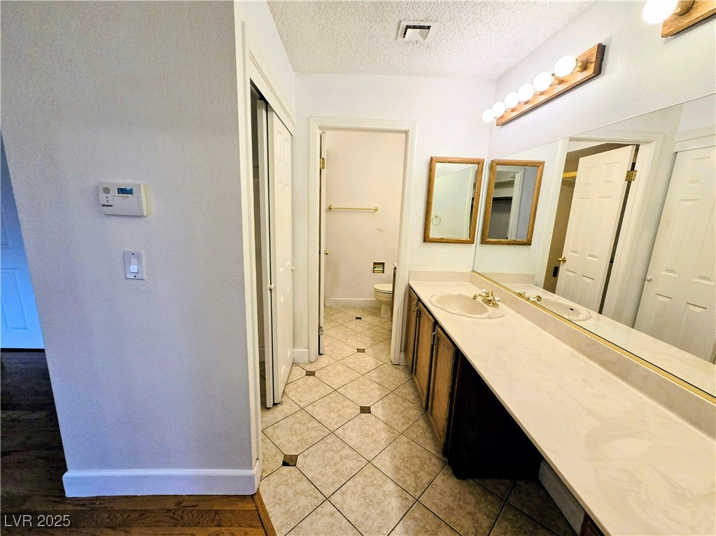 3159 Tonyram Circle Las Vegas, NV 89146 - Photo 29 of 67 Primary Bathroom