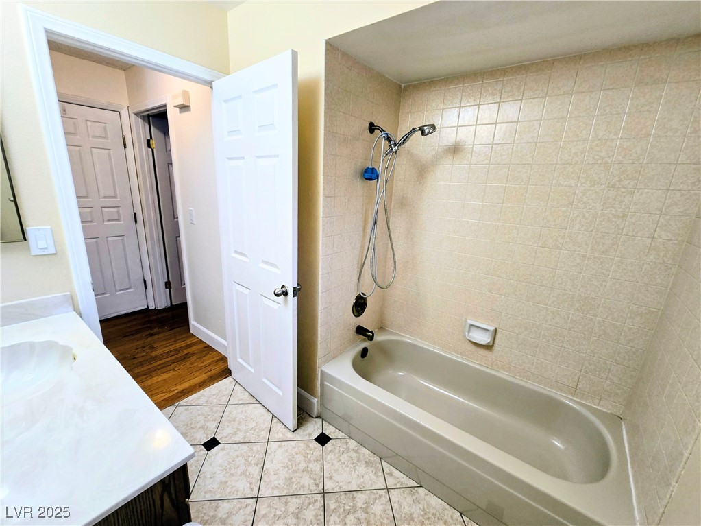 3159 Tonyram Circle Las Vegas, NV 89146 - Photo 38 of 67 2nd Bathroom