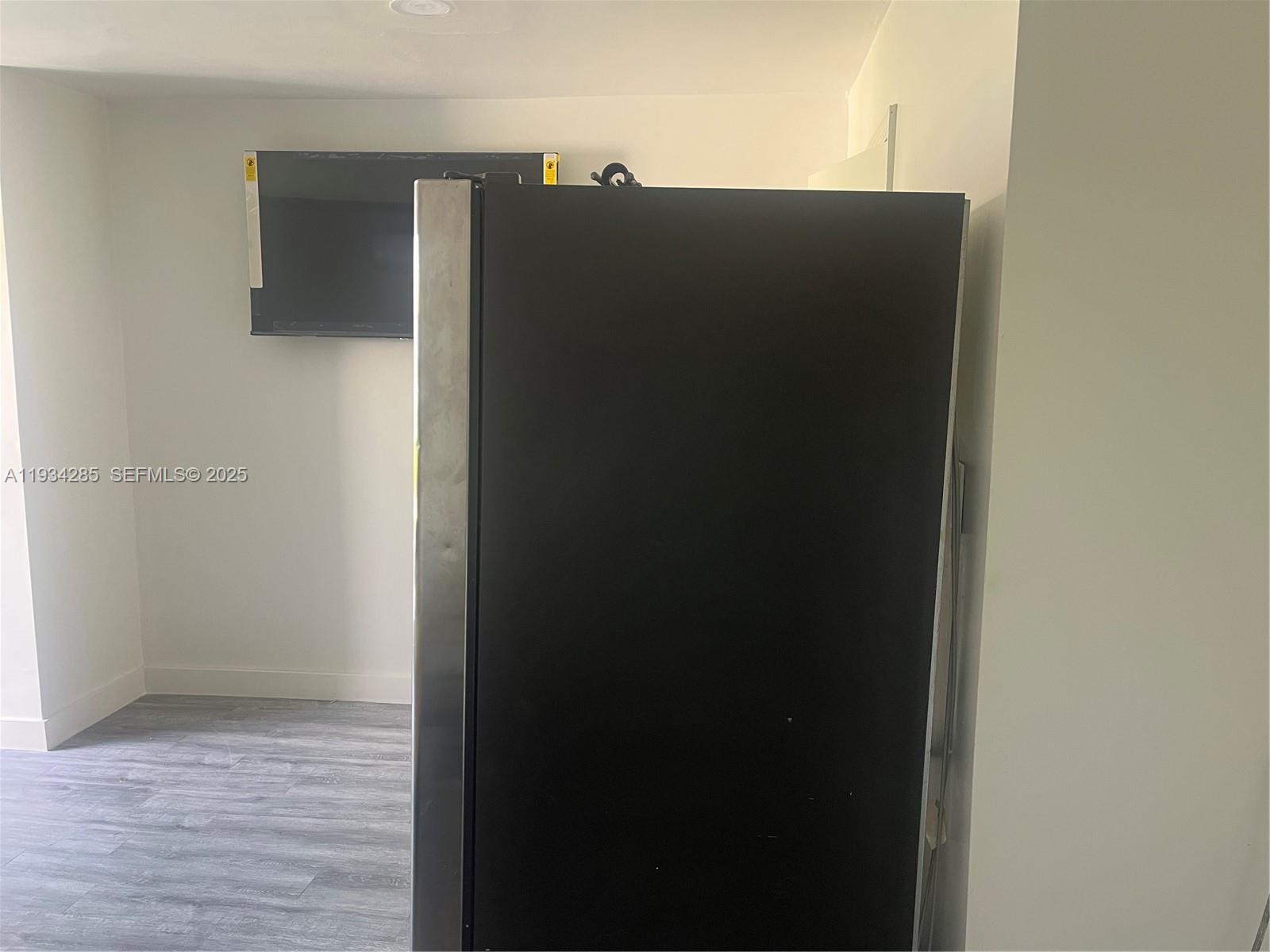 20766 Southwest 85th Place, Unit BACK Cutler Bay, FL 33189 - Photo 4 of 10 a view of a hallway