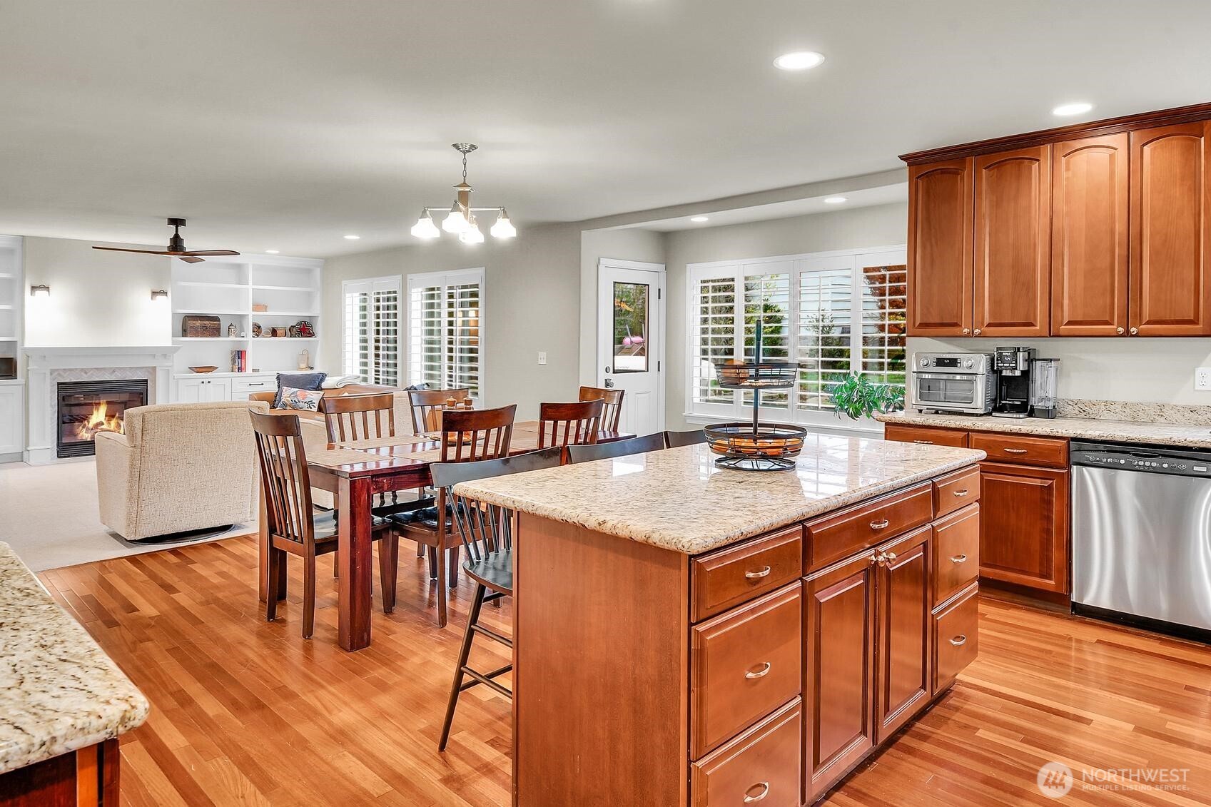 5949 17th Avenue Southwest Seattle, WA 98106 - Photo 16 of 30 Gallery Image 16