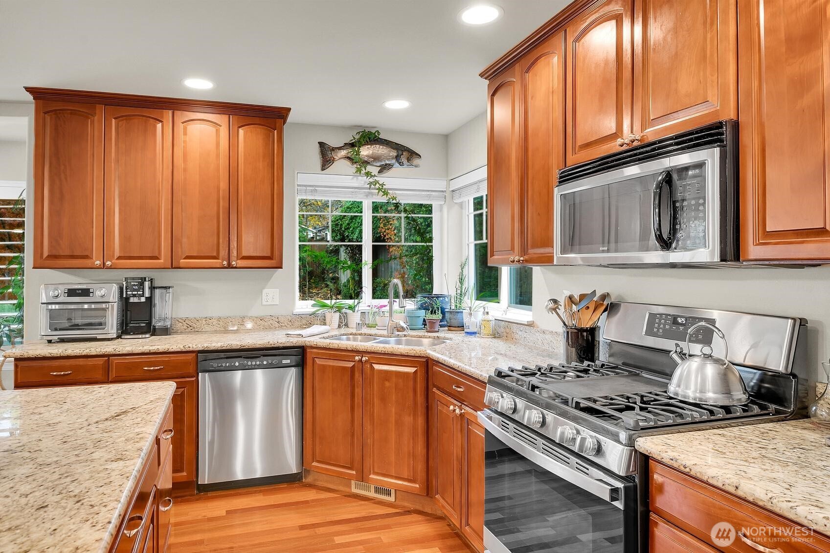 5949 17th Avenue Southwest Seattle, WA 98106 - Photo 17 of 30 Gallery Image 17