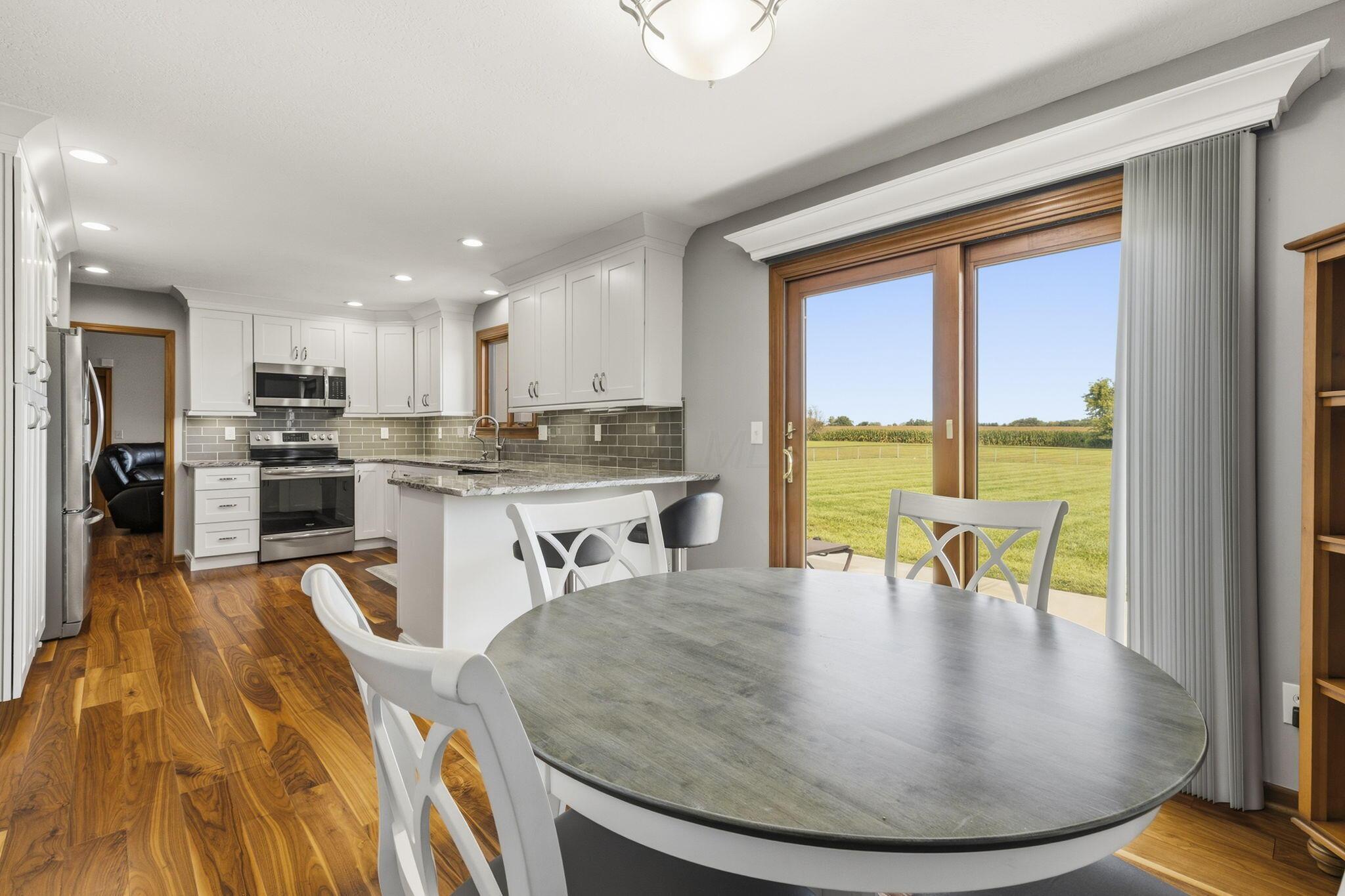 7812 Stemen Road Pickerington, OH 43147 - Photo 15 of 49 Eating In Space