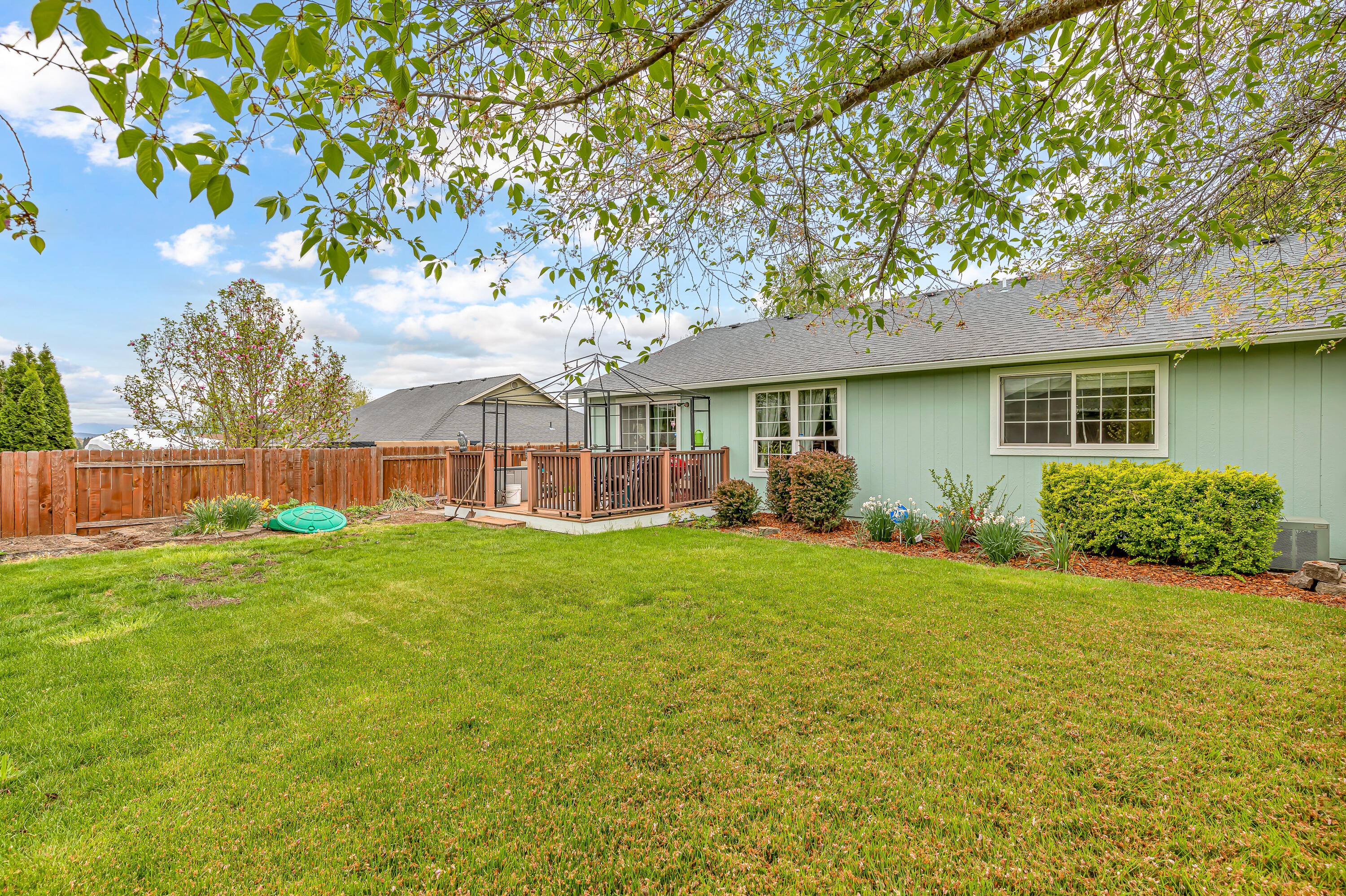 951 Ridgeview Drive Eagle Point, OR 97524 - Photo 31 of 37 9R9A0651