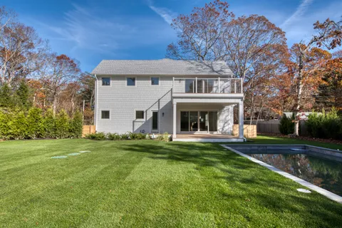 $2,695,000 | 8 3rd Street, East Hampton, NY 11937