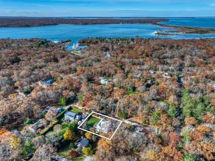 $2,695,000 | 8 3rd Street, East Hampton, NY 11937