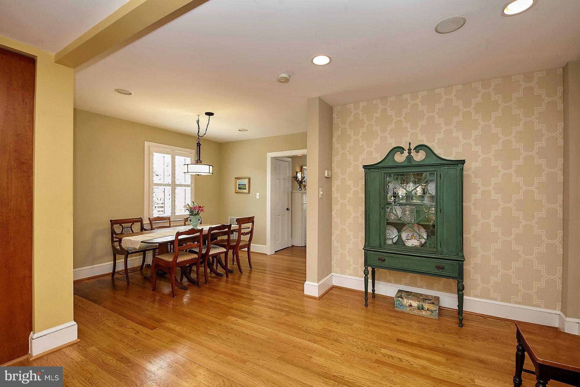 1535 North Glebe Road Arlington, VA 22207 - Photo 9 of 30 Dining Room