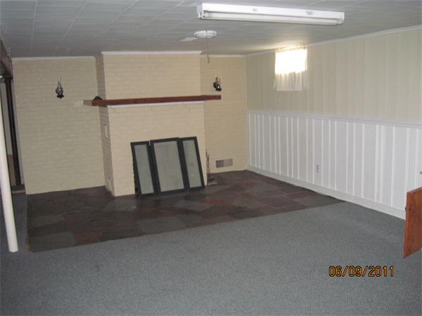229 Oak Street Springfield, MA 01151 - Photo 9 of 10