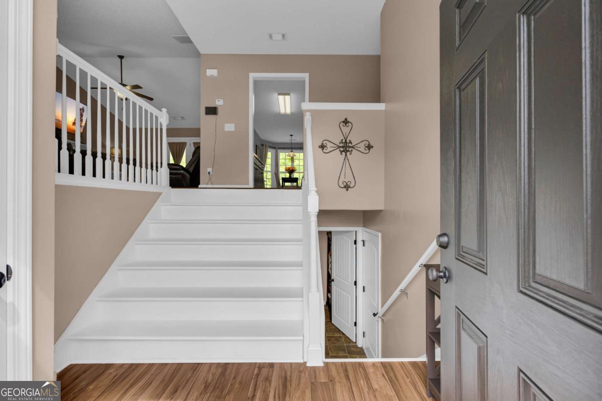 335 Elizabeth Court Colbert, GA 30628 - Photo 4 of 33 a view of entryway and hall with wooden floor