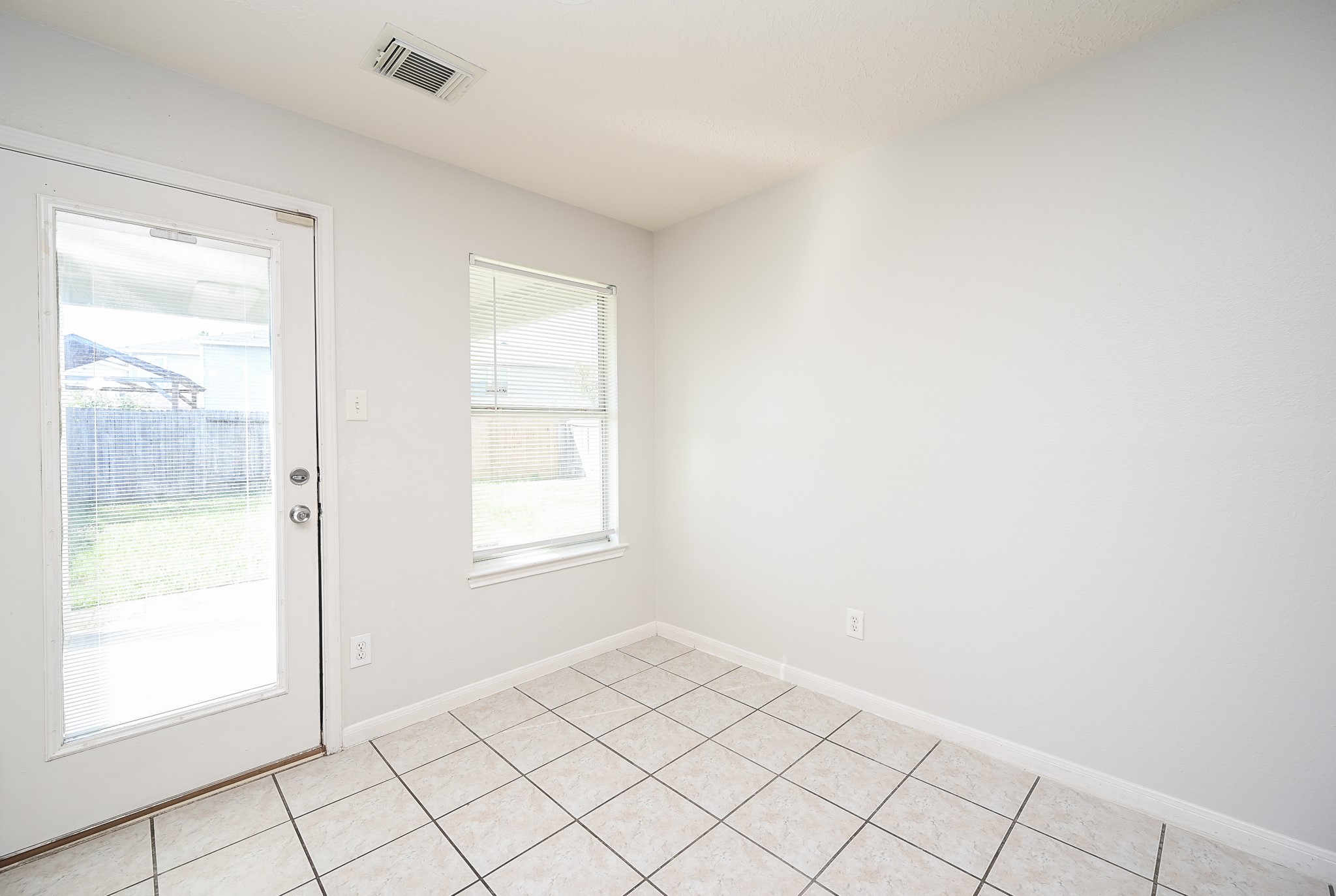 3635 Garrison Run Drive Spring, TX 77386 - Photo 13 of 32 Breakfast area overlooking backyard. Fits large table.