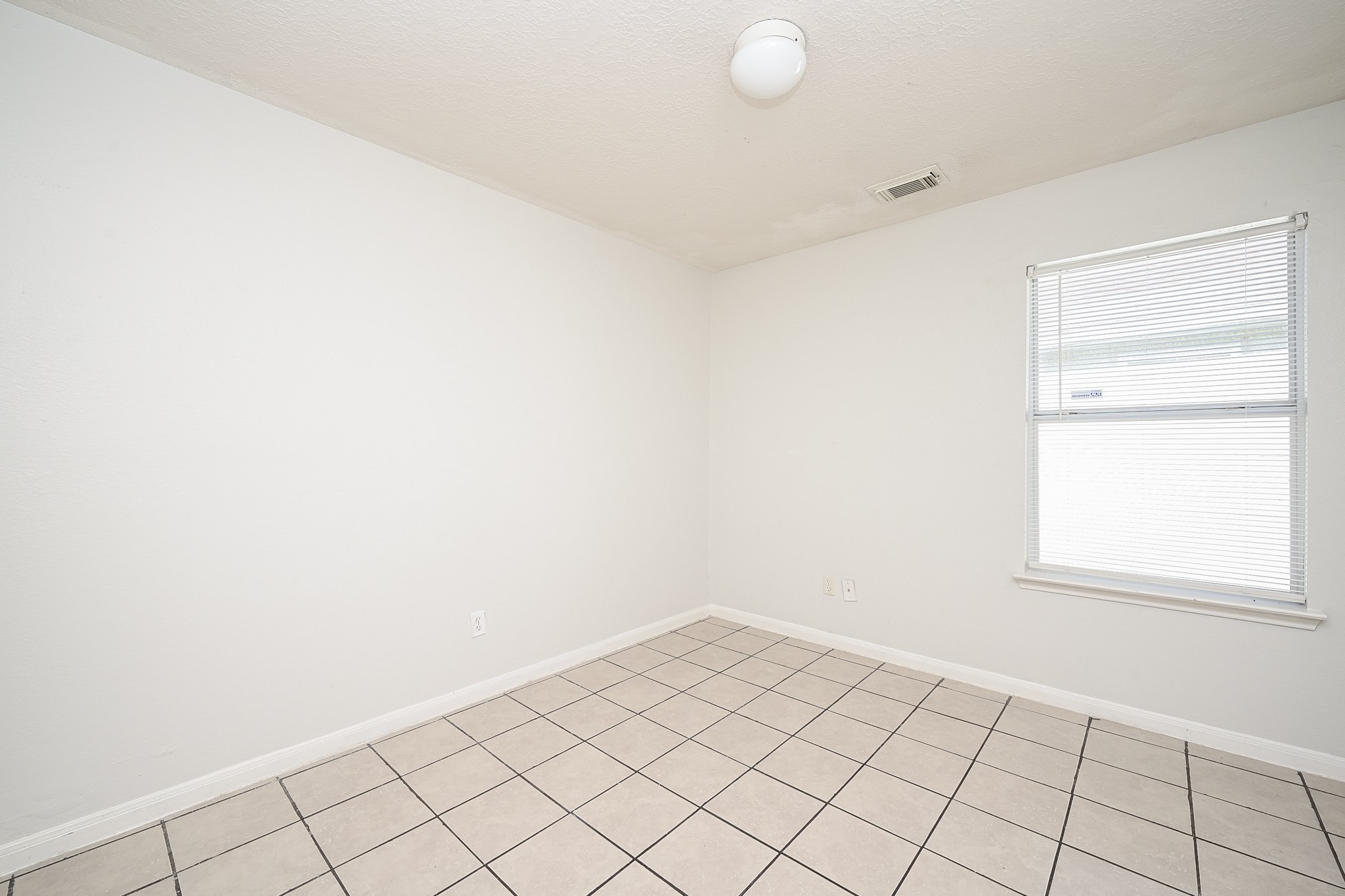 3635 Garrison Run Drive Spring, TX 77386 - Photo 20 of 32 Second bedroom nestled between primary and tertiary.