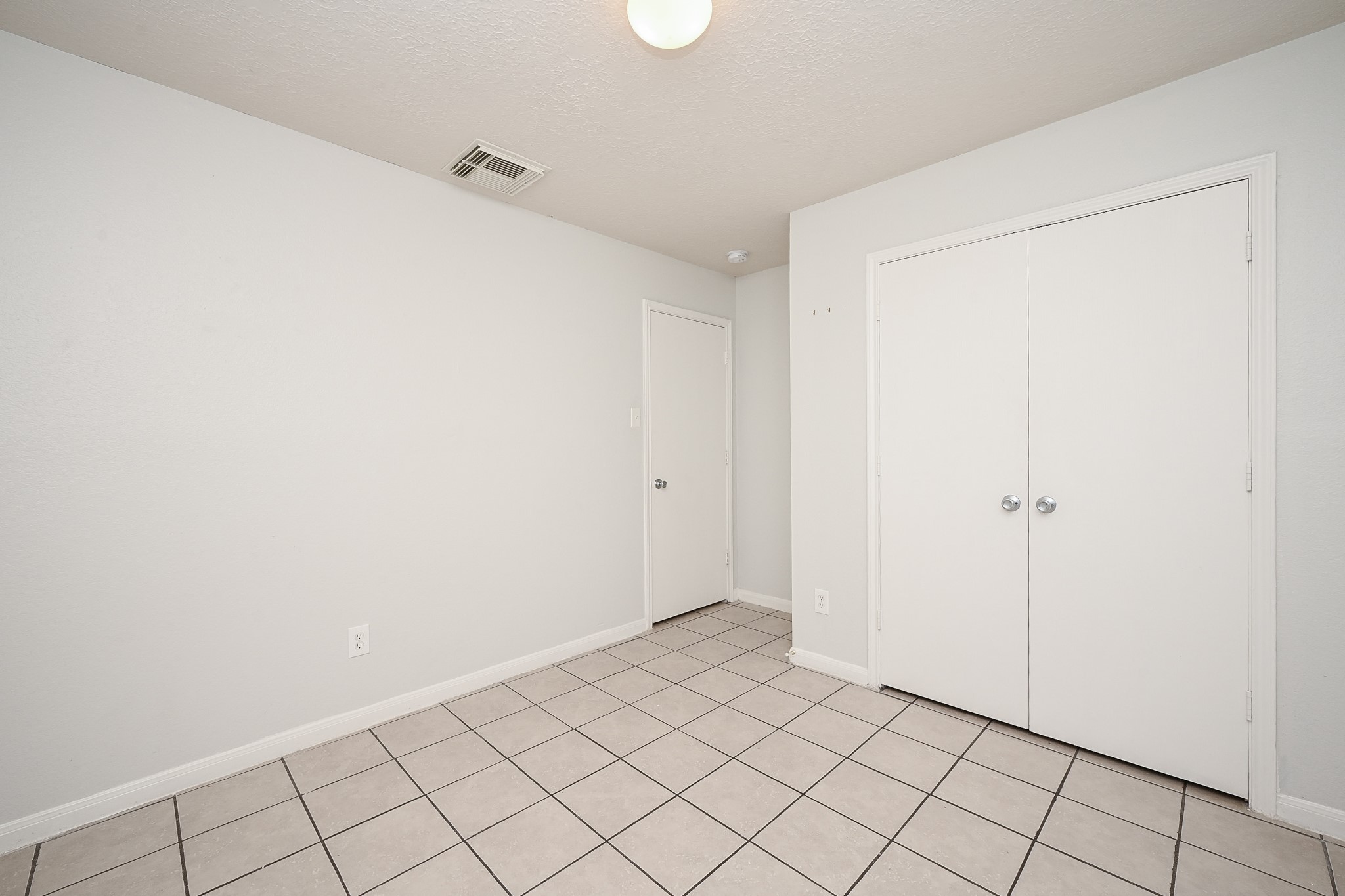 3635 Garrison Run Drive Spring, TX 77386 - Photo 26 of 32 Double door closet makes it easy to grab and go.