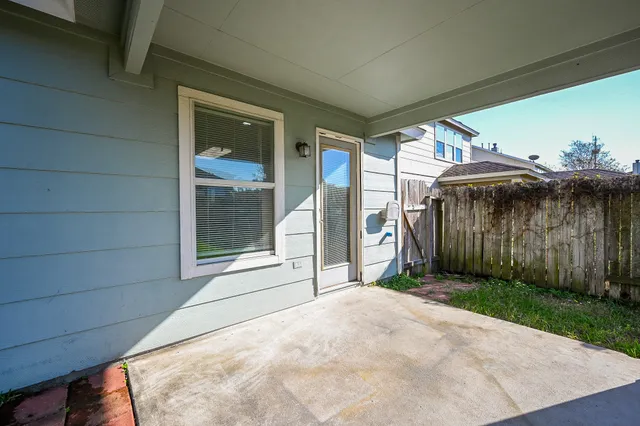 a view of a house with backyard and porch