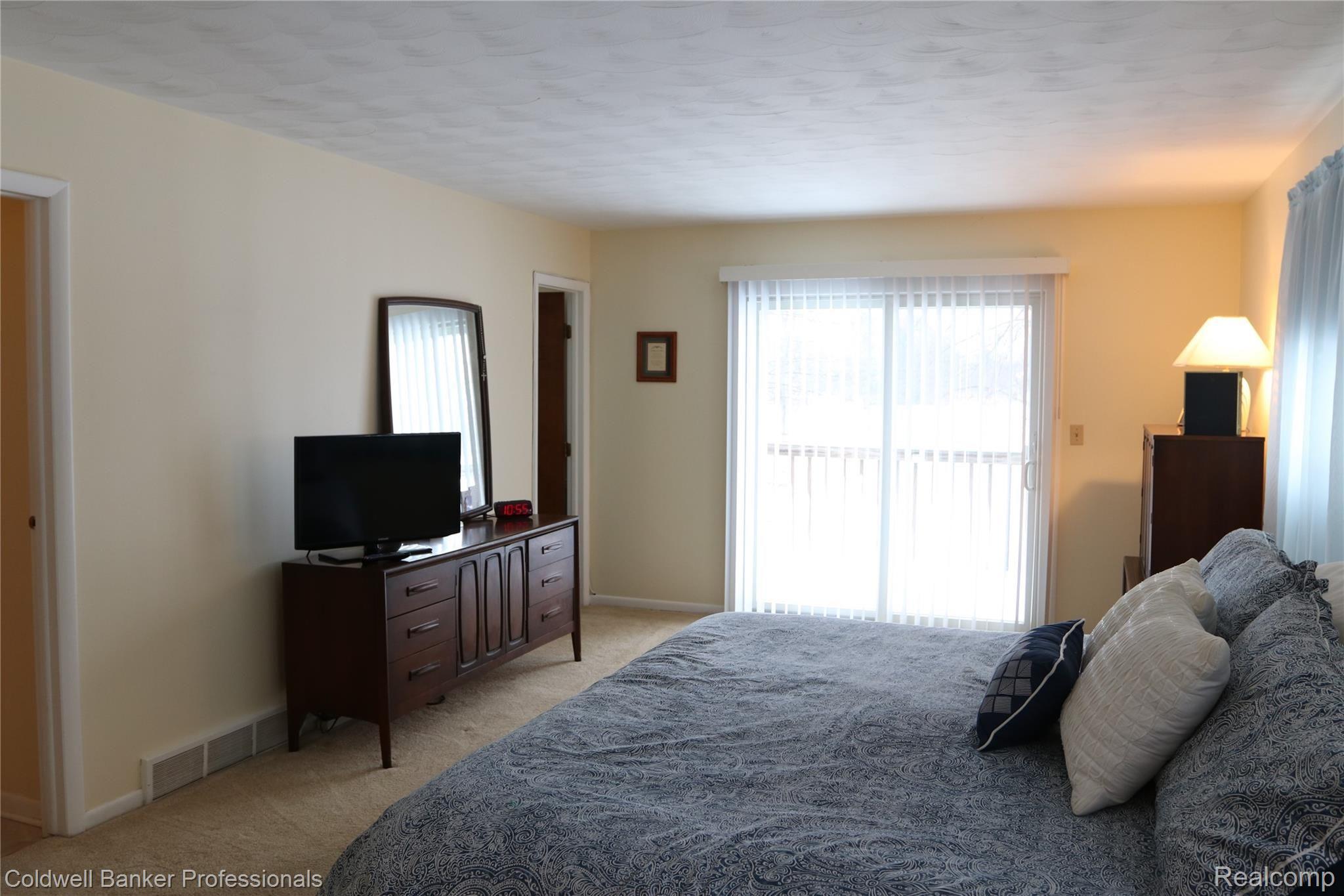 1490 Lansing Road Morrice, MI 48857 - Photo 14 of 28 16 1490 master.JPG