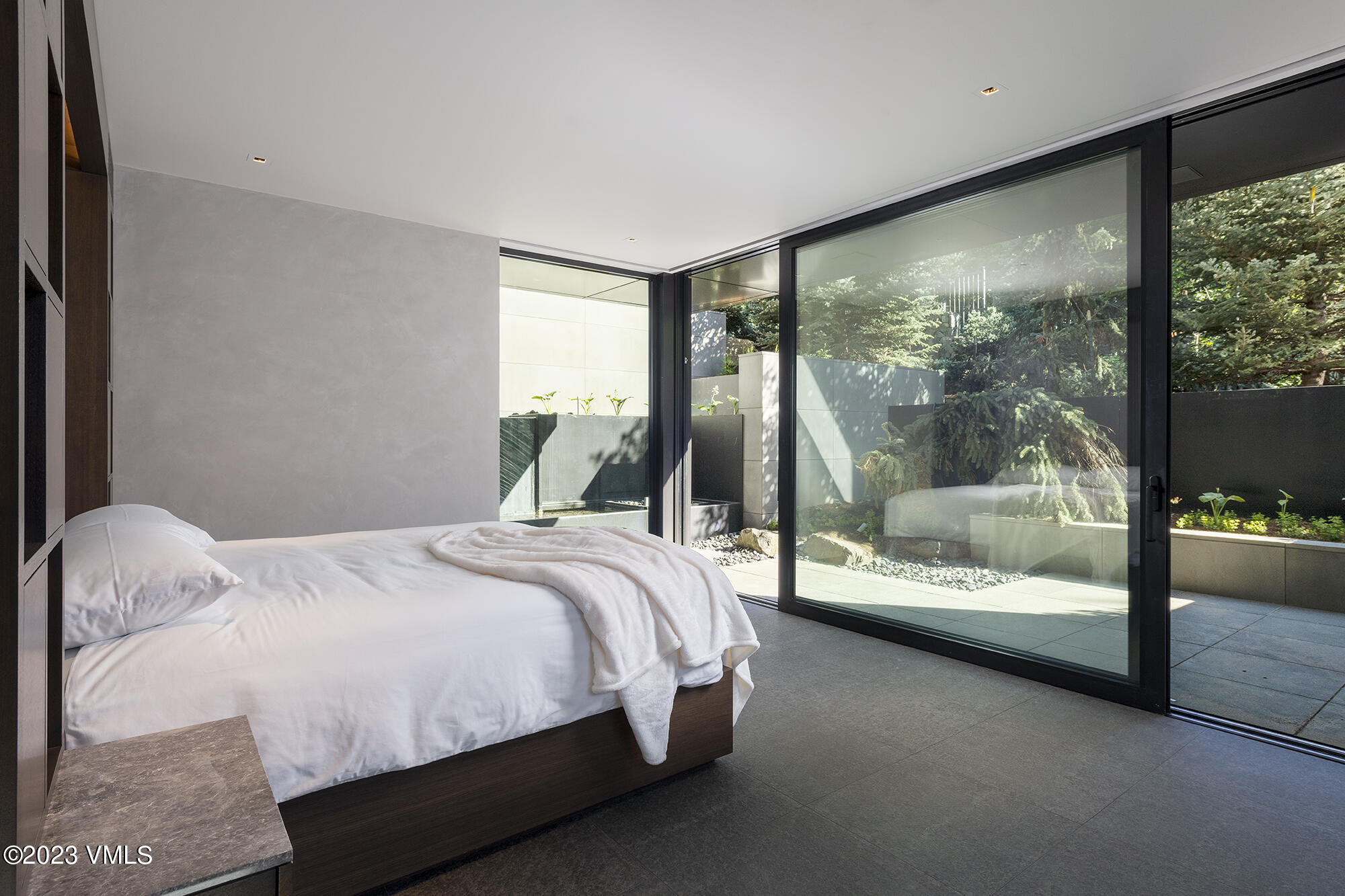 463 Beaver Dam Road Vail, CO 81657 - Photo 19 of 21 a bedroom with a large bed and a large window